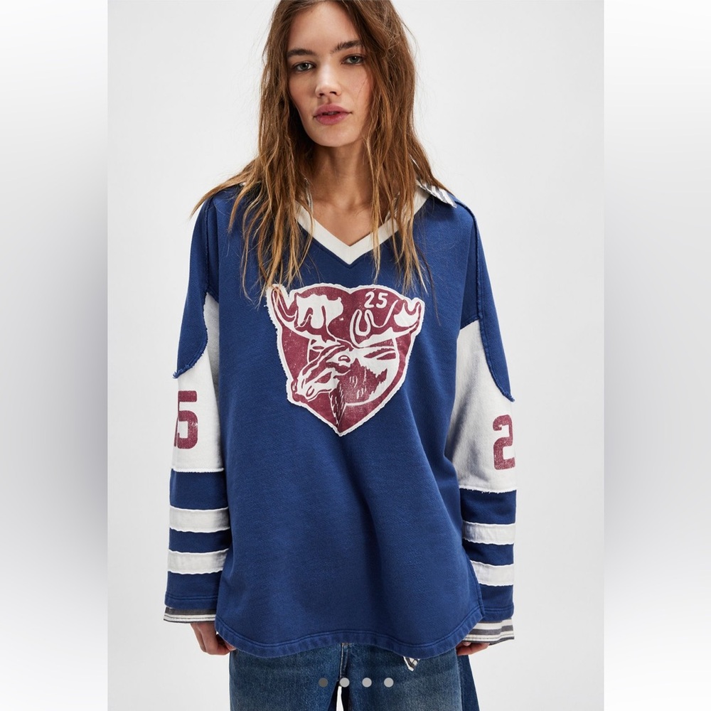 Free People Vagabond Studios Montclair Jersey Sweatshirt in Blue Size M NWT